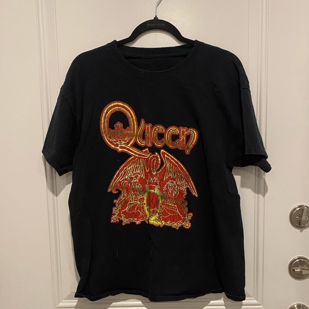 Queen Band tee
